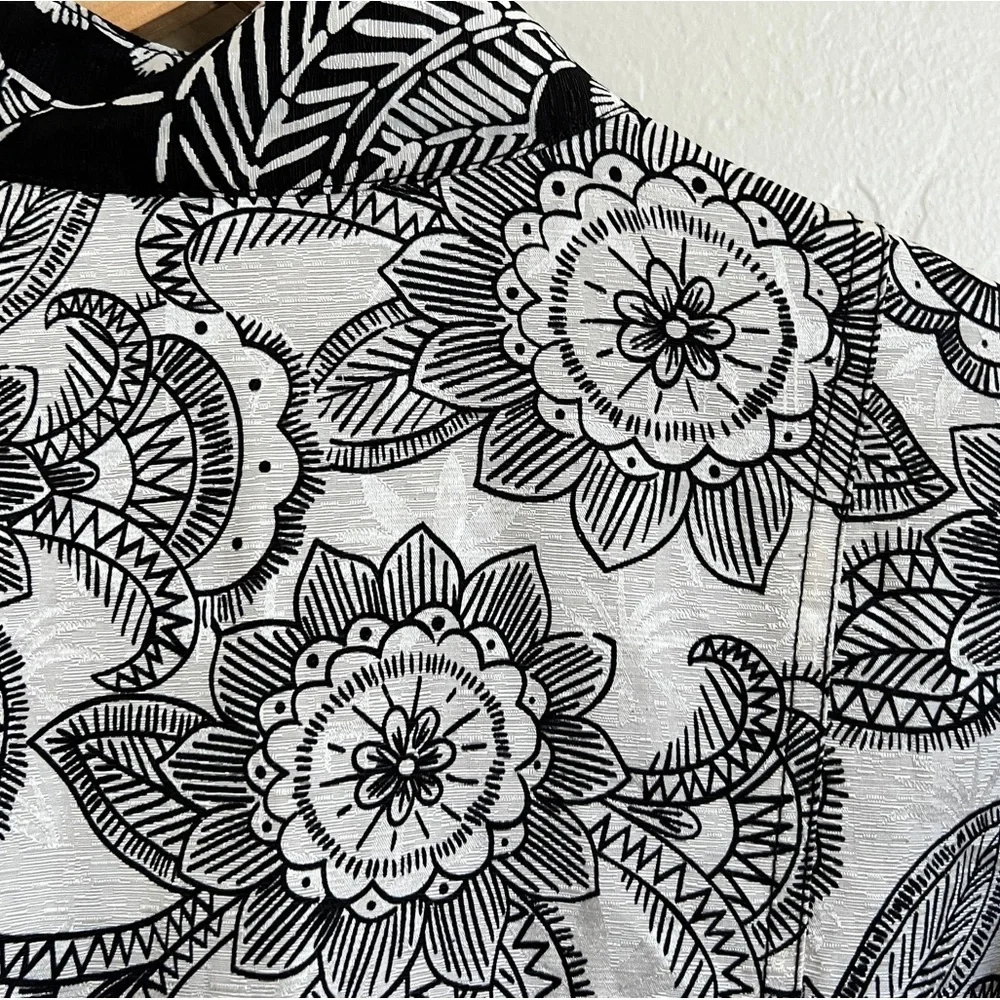 Chico’s Lagenlook Floral Jacket Black & White Botanical Asian Design 1 Medium - Picture 4 of 5